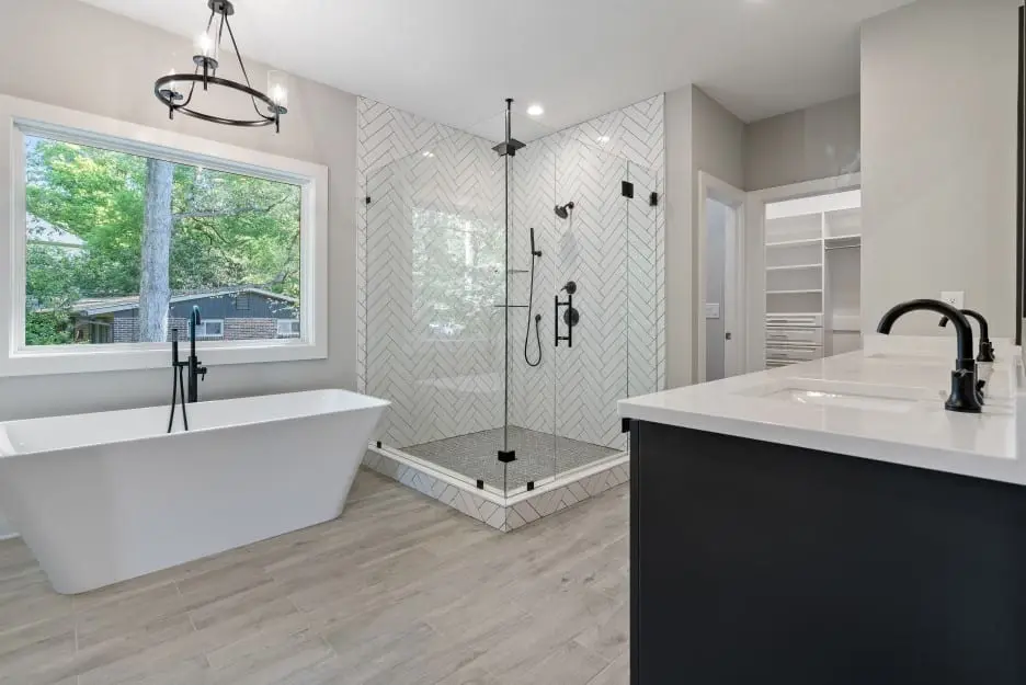 corner shower door using starphire glass and matte black hard