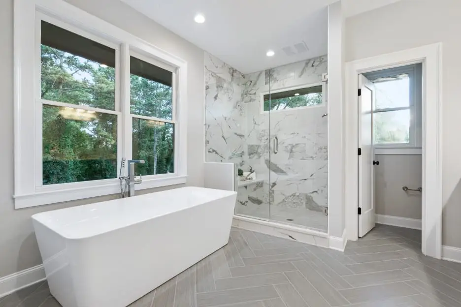 inline door and notched panel using starphire glass and bri